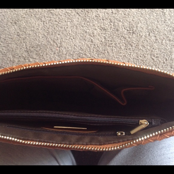 NWOT Oversized woven clutch - Picture 2 of 2